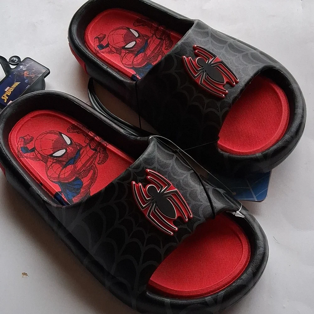 NWT Kids Spiderman Marvel slides. Size 3